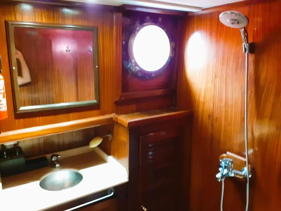 Botel Hotel Adara Yacht - Big Turkish Gulet Barcelona