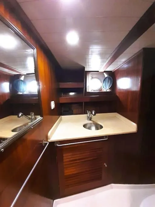 Hotel Adara Yacht - Big Turkish Gulet Barcelona 0*,  Španělsko
