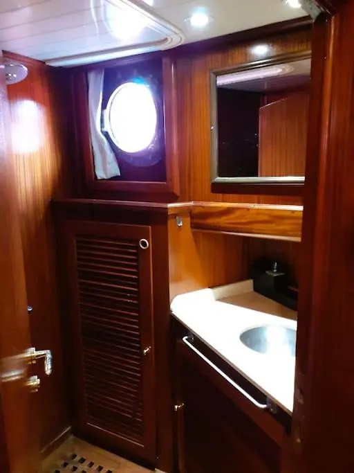 Hotel Adara Yacht - Big Turkish Gulet Barcelona 0*,  Španělsko