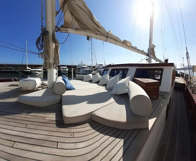 Botel Adara Yacht - Big Turkish Gulet Barcelona Hotel