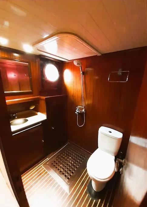 Botel Adara Yacht - Big Turkish Gulet Barcelona Hotel