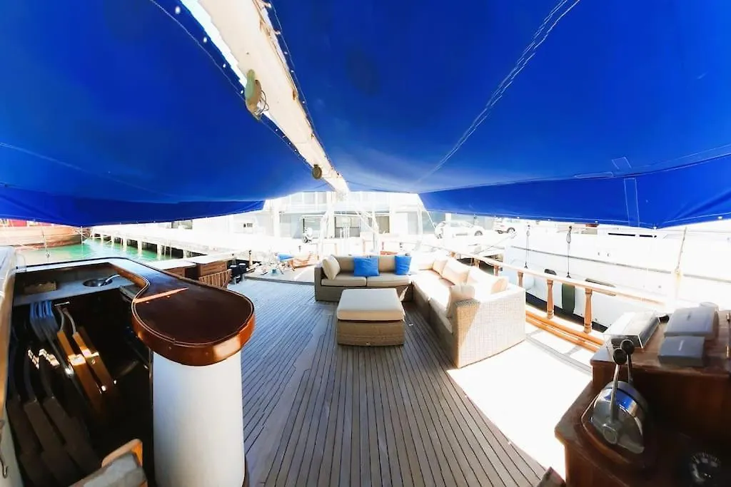 Botel Adara Yacht - Big Turkish Gulet Barcelona Hotel