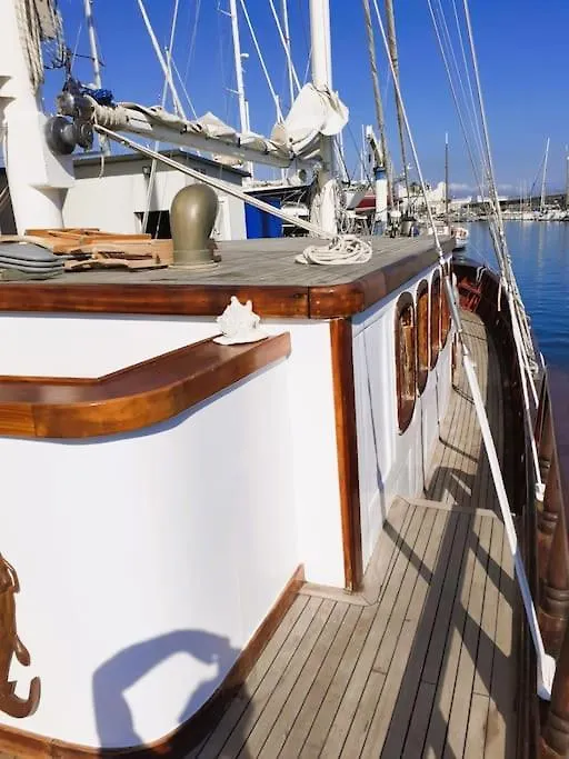 Botel Adara Yacht - Big Turkish Gulet Barcelona Hotel