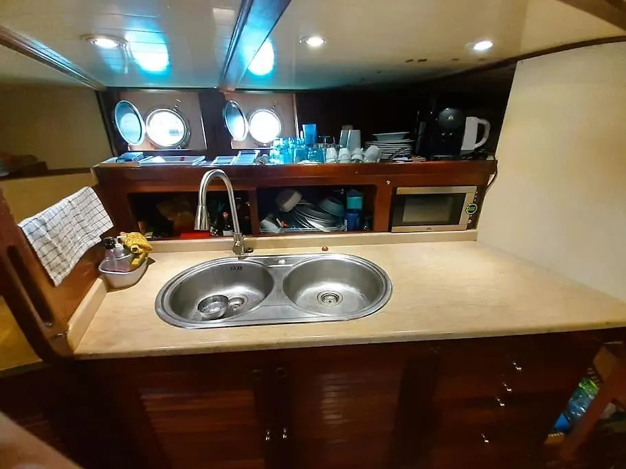 Botel Adara Yacht - Big Turkish Gulet Barcelona Hotel