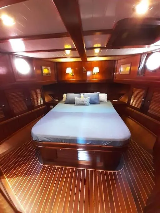 Botel Adara Yacht - Big Turkish Gulet Barcelona Hotel Spain